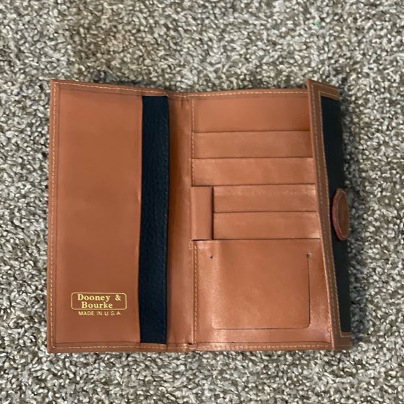Black & Tan leather Wallet - Picture 5 of 6